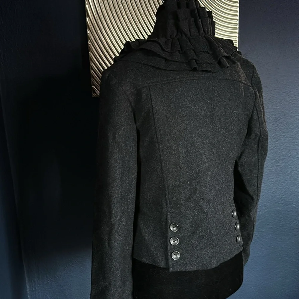 Hinge Ruffle Jacket - Picture 2 of 4